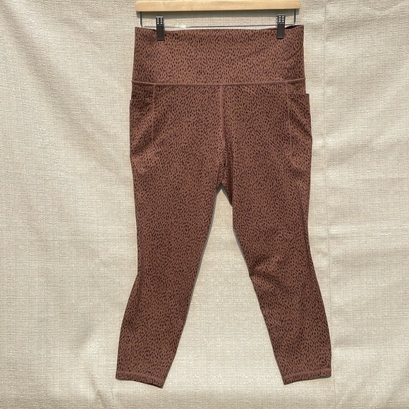 Athleta Pants - Athleta Salutation Stash Pocket ll Printed 7/8 Tight Shanti Animal Beige Sz Larg